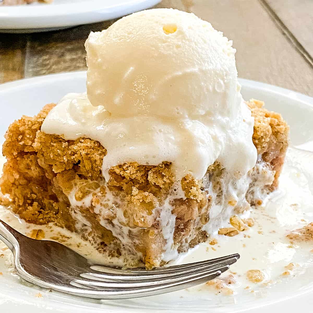 apple bar with ice cream