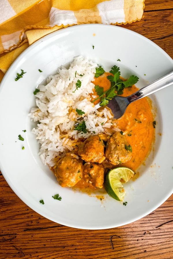 serving bowl of Thai meatball curry