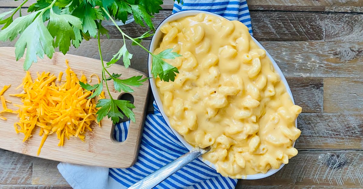 Super Cheesy and Easy Mac and Cheese - amycaseycooks