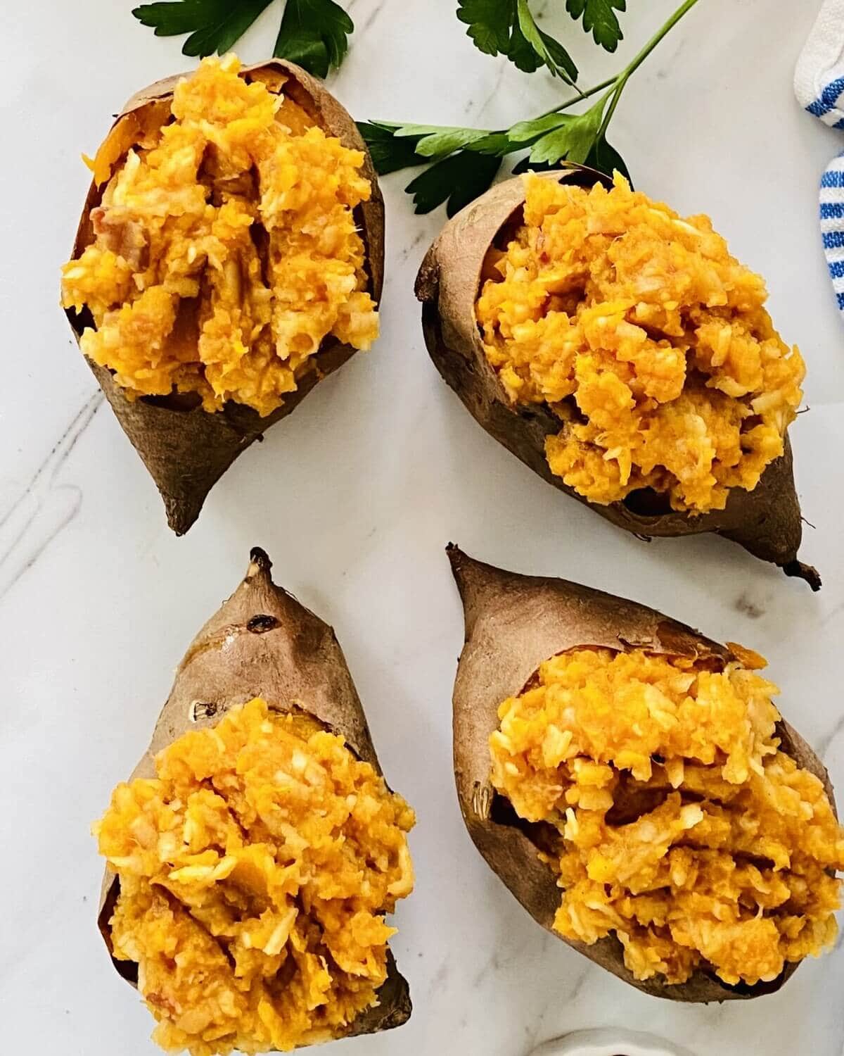 Baked stuffed sweet potatoes with apples.