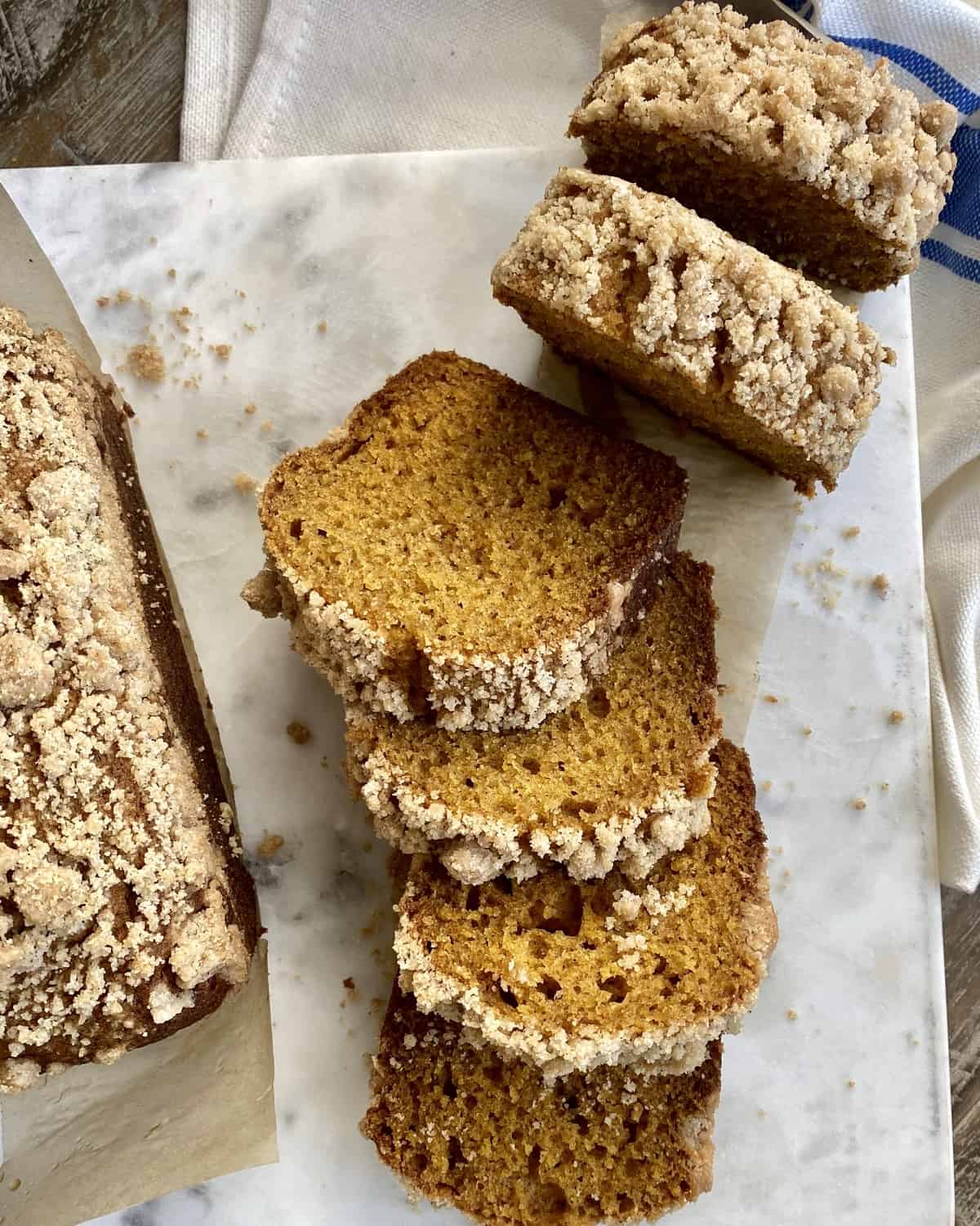 a loaf of pumpkin bread with streusel on top