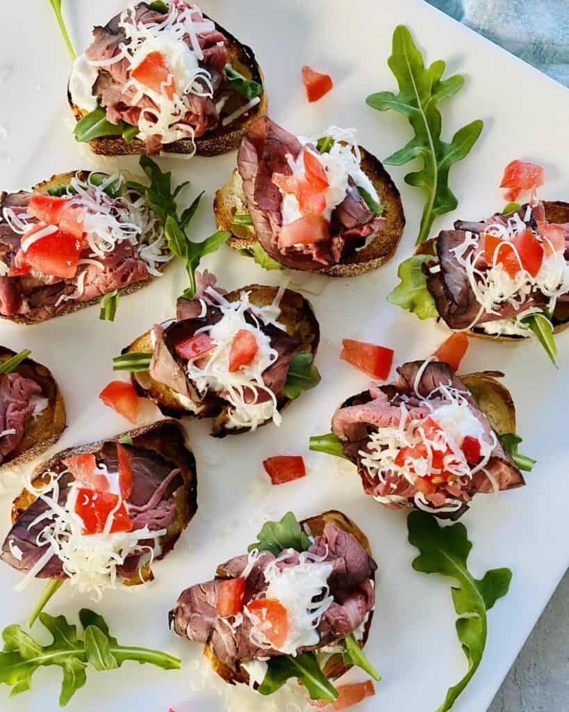 Roast Beef Crostini with Horseradish Cream
