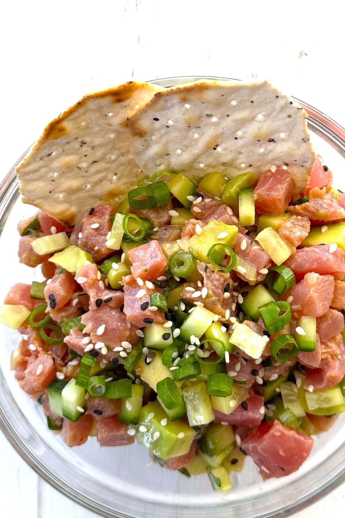 2 water crackers with ceviche.